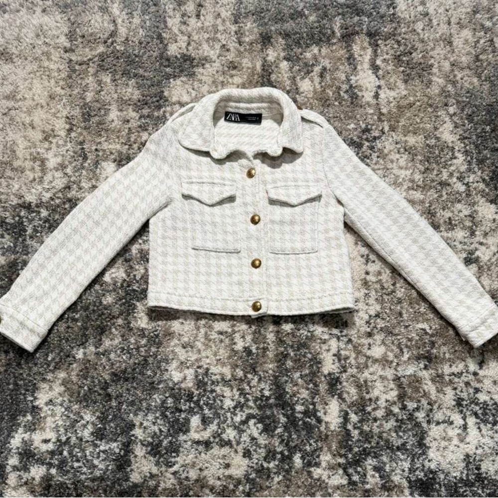 Zara Women’s Size S Cream Cropped Tweed Jacket – Gold Button Chic Blazer